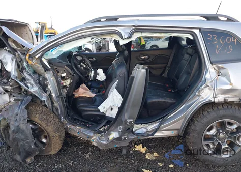 2019 Jeep Cherokee Trailhawk Elite 4X4 from USA, damaged, VIN 1C4PJMBX0KD217914